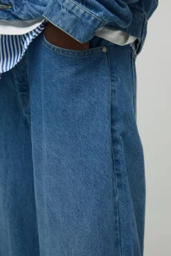 Belted Baggy Fit Jeans