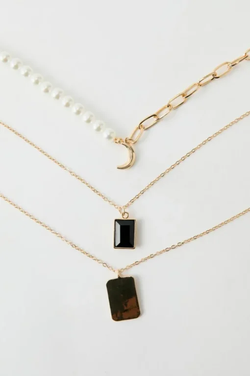 Layered Pearl and Gold Hardware Necklace