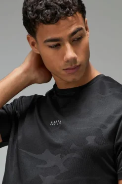 Man Active Camo Jacquard Regular Fit T-shirt