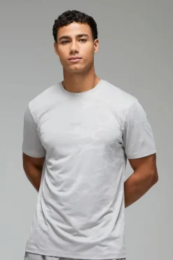 Man Active Camo Jacquard Regular Fit T-shirt