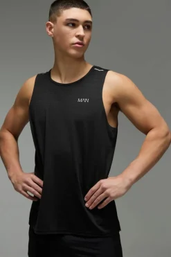 Man Active Engineered Performance Reg Fit Vest