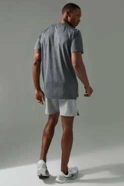 Man Active Geo Jacquard Regular Fit T-shirt
