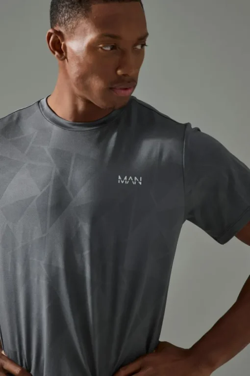 Man Active Geo Jacquard Regular Fit T-shirt