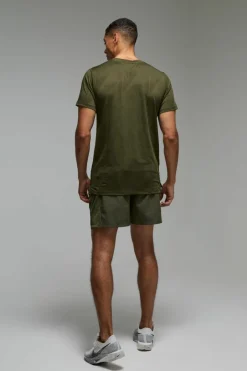 Man Active Geo Jacquard Regular Fit T-shirt