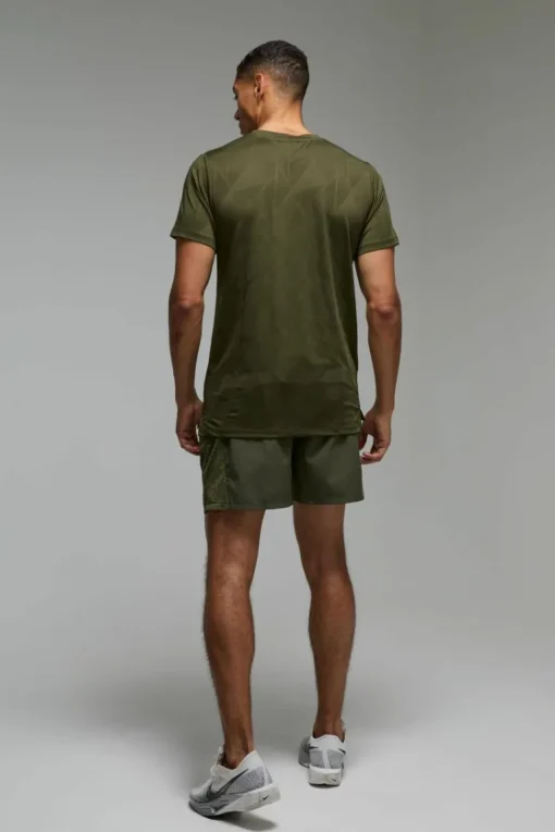 Man Active Geo Jacquard Regular Fit T-shirt