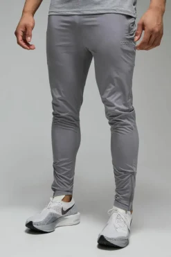 Man Active Lightweight Plain Tapered Track Pant