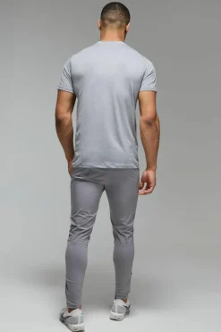 Man Active Lightweight Plain Tapered Track Pant
