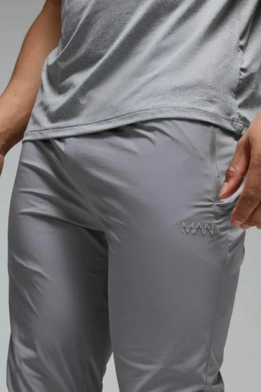 Man Active Lightweight Plain Tapered Track Pant