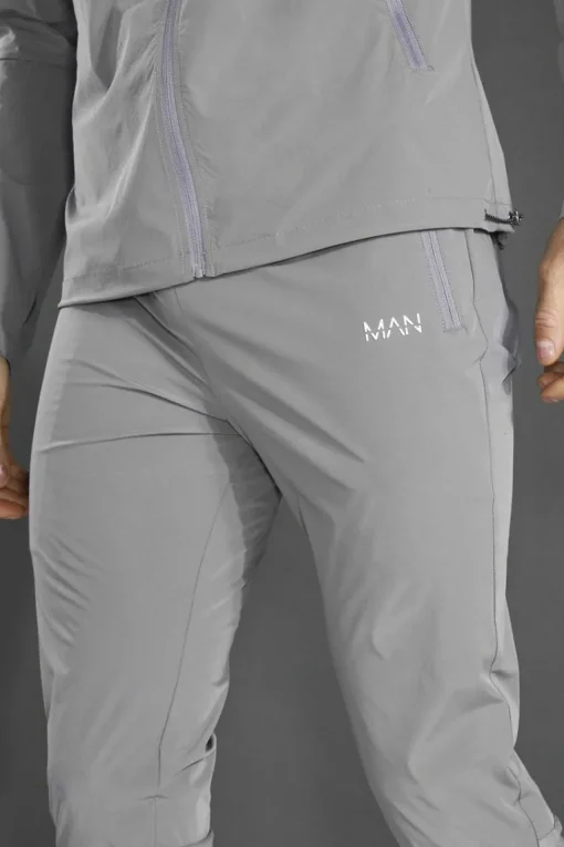 Man Active Lightweight Plain Tapered Track Pant