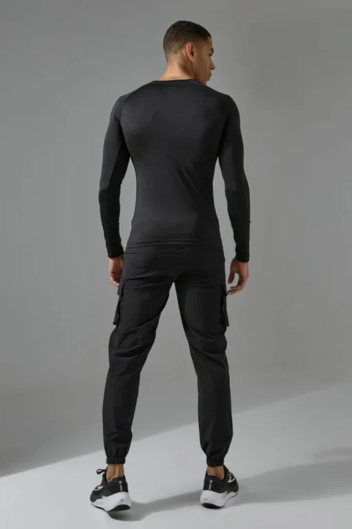 Man Active Muscle Fit Breathable Lightweight Long Sleeve T-shirt
