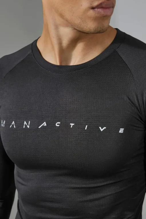Man Active Muscle Fit Breathable Lightweight Long Sleeve T-shirt