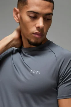 Man Active Muscle Fit T-shirt