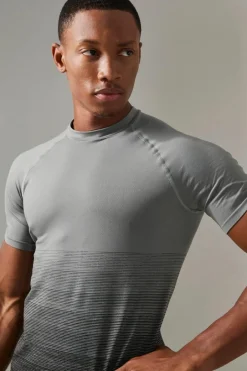 Man Active Ombre Seamless Muscle Fit T-shirt