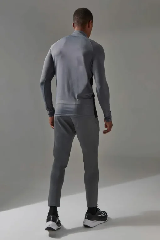 Man Active Pro Regular Fit 1/4 Zip Top