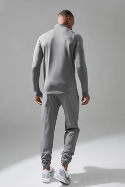 Man Active Quarter Zip and Jogger Tracksuit