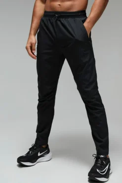 Man Active Shower Resist Tapered Trail Jogger