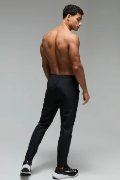 Man Active Shower Resist Tapered Trail Jogger