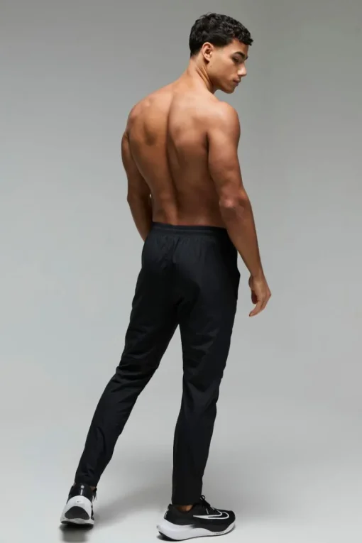 Man Active Shower Resist Tapered Trail Jogger