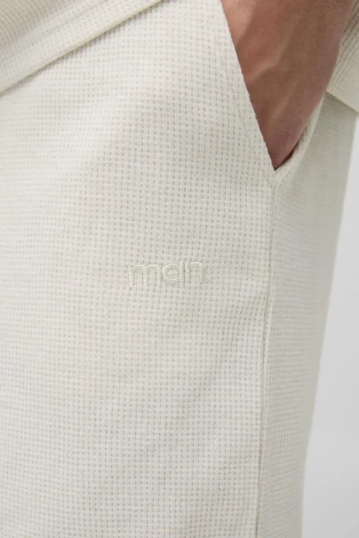 Relaxed Man Embroidered Waffle Shorts