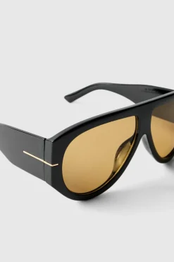 Retro Gold Detail Sunglasses in Black