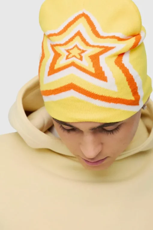 Star Graphic Beanie in Yellow