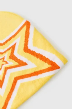 Star Graphic Beanie in Yellow