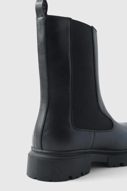 Track Sole Chelsea Lug Boot
